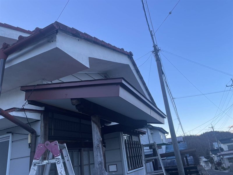 新しい玄関庇の軒先の納まり